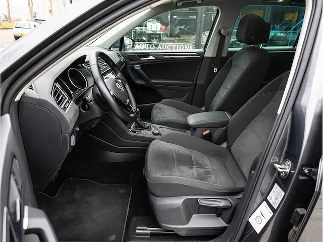 Volkswagen tiguan 2.0 tsi 4motion r-line 230pk automaat 2019 panoramadak head-up camera adaptive cruise 19"inch - afbeelding 4 van  46