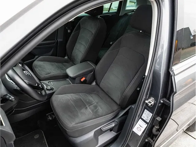 Volkswagen tiguan 2.0 tsi 4motion r-line 230pk automaat 2019 panoramadak head-up camera adaptive cruise 19"inch - afbeelding 5 van  46