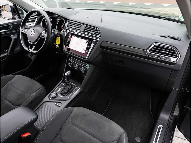 Volkswagen tiguan 2.0 tsi 4motion r-line 230pk automaat 2019 panoramadak head-up camera adaptive cruise 19"inch - afbeelding 6 van  46