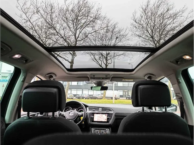 Volkswagen tiguan 2.0 tsi 4motion r-line 230pk automaat 2019 panoramadak head-up camera adaptive cruise 19"inch - afbeelding 9 van  46