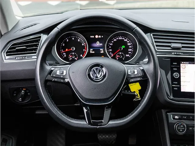 Volkswagen tiguan 2.0 tsi 4motion r-line 230pk automaat 2019 panoramadak head-up camera adaptive cruise 19"inch - afbeelding 11 van  46