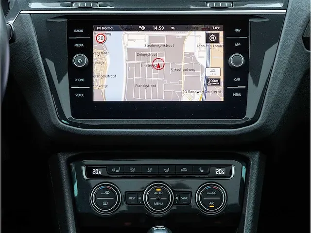 Volkswagen tiguan 2.0 tsi 4motion r-line 230pk automaat 2019 panoramadak head-up camera adaptive cruise 19"inch - afbeelding 15 van  46