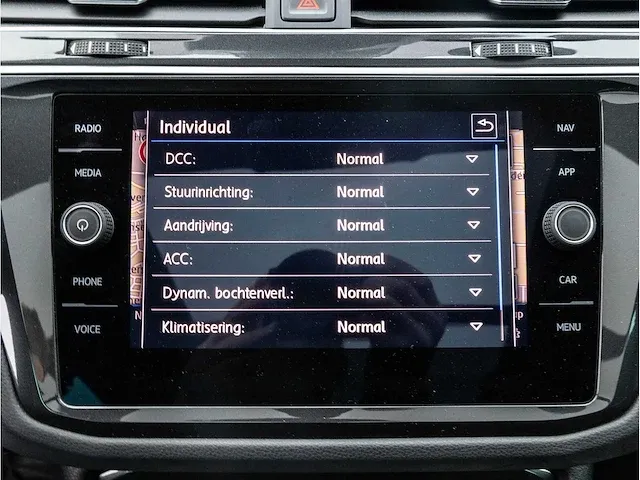 Volkswagen tiguan 2.0 tsi 4motion r-line 230pk automaat 2019 panoramadak head-up camera adaptive cruise 19"inch - afbeelding 17 van  46
