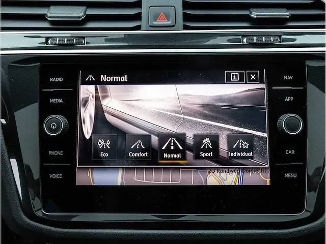 Volkswagen tiguan 2.0 tsi 4motion r-line 230pk automaat 2019 panoramadak head-up camera adaptive cruise 19"inch - afbeelding 18 van  46