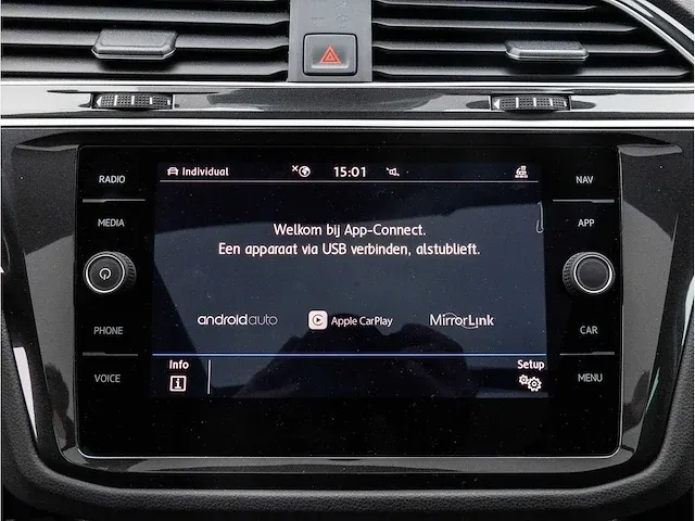 Volkswagen tiguan 2.0 tsi 4motion r-line 230pk automaat 2019 panoramadak head-up camera adaptive cruise 19"inch - afbeelding 19 van  46