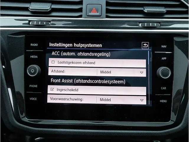 Volkswagen tiguan 2.0 tsi 4motion r-line 230pk automaat 2019 panoramadak head-up camera adaptive cruise 19"inch - afbeelding 20 van  46