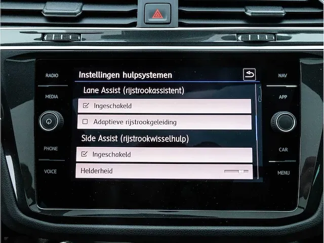 Volkswagen tiguan 2.0 tsi 4motion r-line 230pk automaat 2019 panoramadak head-up camera adaptive cruise 19"inch - afbeelding 21 van  46