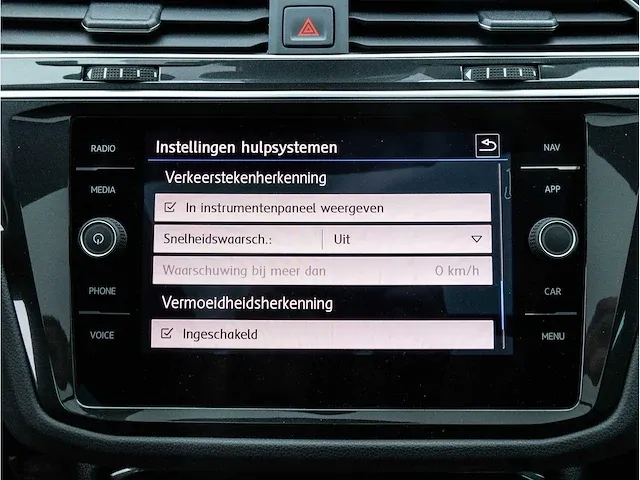 Volkswagen tiguan 2.0 tsi 4motion r-line 230pk automaat 2019 panoramadak head-up camera adaptive cruise 19"inch - afbeelding 22 van  46