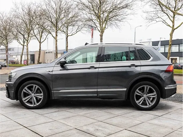Volkswagen tiguan 2.0 tsi 4motion r-line 230pk automaat 2019 panoramadak head-up camera adaptive cruise 19"inch - afbeelding 12 van  46