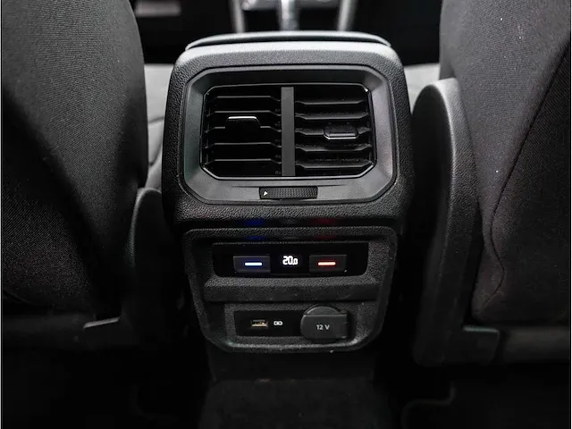 Volkswagen tiguan 2.0 tsi 4motion r-line 230pk automaat 2019 panoramadak head-up camera adaptive cruise 19"inch - afbeelding 29 van  46