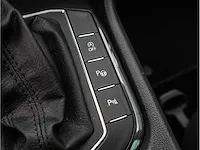 Volkswagen tiguan 2.0 tsi 4motion r-line 230pk automaat 2019 panoramadak head-up camera adaptive cruise 19"inch - afbeelding 31 van  46