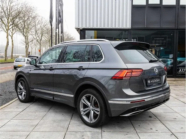 Volkswagen tiguan 2.0 tsi 4motion r-line 230pk automaat 2019 panoramadak head-up camera adaptive cruise 19"inch - afbeelding 23 van  46