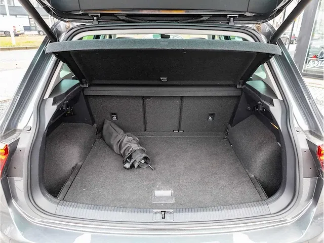 Volkswagen tiguan 2.0 tsi 4motion r-line 230pk automaat 2019 panoramadak head-up camera adaptive cruise 19"inch - afbeelding 35 van  46
