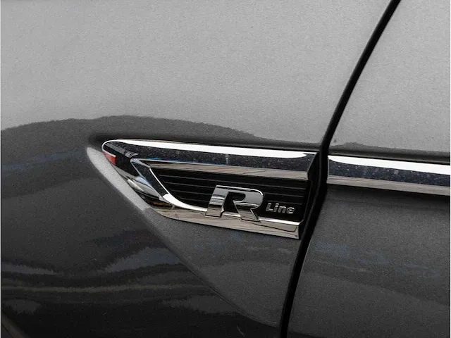 Volkswagen tiguan 2.0 tsi 4motion r-line 230pk automaat 2019 panoramadak head-up camera adaptive cruise 19"inch - afbeelding 37 van  46