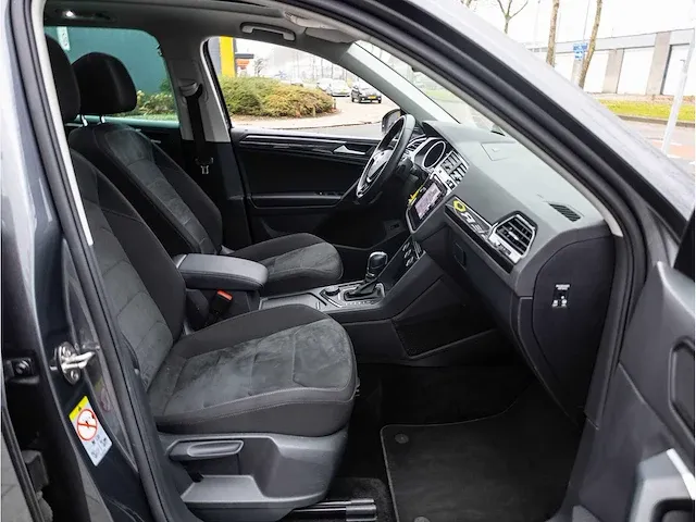 Volkswagen tiguan 2.0 tsi 4motion r-line 230pk automaat 2019 panoramadak head-up camera adaptive cruise 19"inch - afbeelding 39 van  46