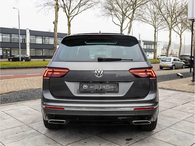 Volkswagen tiguan 2.0 tsi 4motion r-line 230pk automaat 2019 panoramadak head-up camera adaptive cruise 19"inch - afbeelding 34 van  46