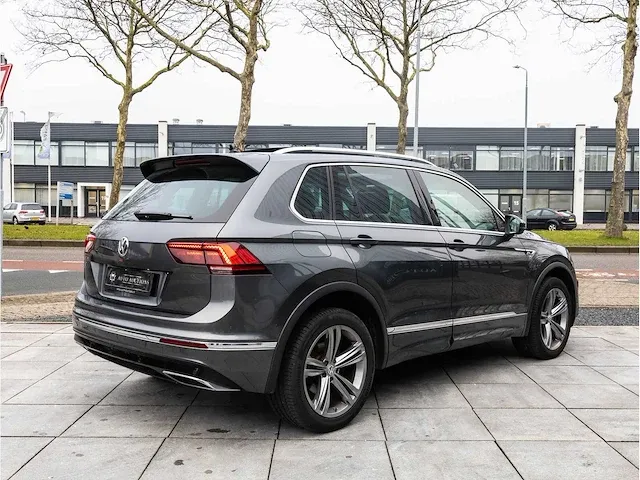 Volkswagen tiguan 2.0 tsi 4motion r-line 230pk automaat 2019 panoramadak head-up camera adaptive cruise 19"inch - afbeelding 42 van  46