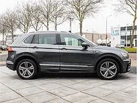 Volkswagen tiguan 2.0 tsi 4motion r-line 230pk automaat 2019 panoramadak head-up camera adaptive cruise 19"inch - afbeelding 43 van  46
