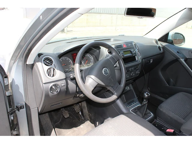 Volkswagen tiguan met kenteken 70-hsk-1 - afbeelding 4 van  12