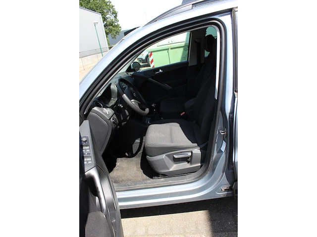 Volkswagen tiguan met kenteken 70-hsk-1 - afbeelding 12 van  12