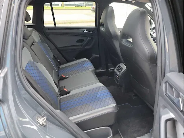 Volkswagen tiguan r 2.0 tsi 4motion 320pk 2021 panodak akrapovic 360°camera matrix iq light harman/kardon 21"inch - afbeelding 38 van  44