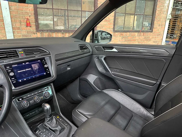 Volkswagen tiguan r-line 1.5 tsi act highline business 150pk 2020, h-128-nt - afbeelding 14 van  50