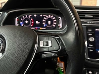 Volkswagen tiguan r-line 1.5 tsi act highline business 150pk 2020, h-128-nt - afbeelding 17 van  50