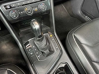 Volkswagen tiguan r-line 1.5 tsi act highline business 150pk 2020, h-128-nt - afbeelding 21 van  50