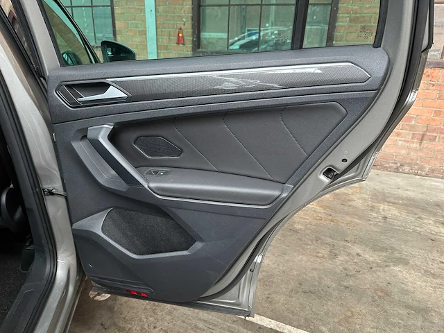 Volkswagen tiguan r-line 1.5 tsi act highline business 150pk 2020, h-128-nt - afbeelding 33 van  50
