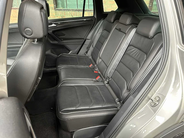 Volkswagen tiguan r-line 1.5 tsi act highline business 150pk 2020, h-128-nt - afbeelding 40 van  50