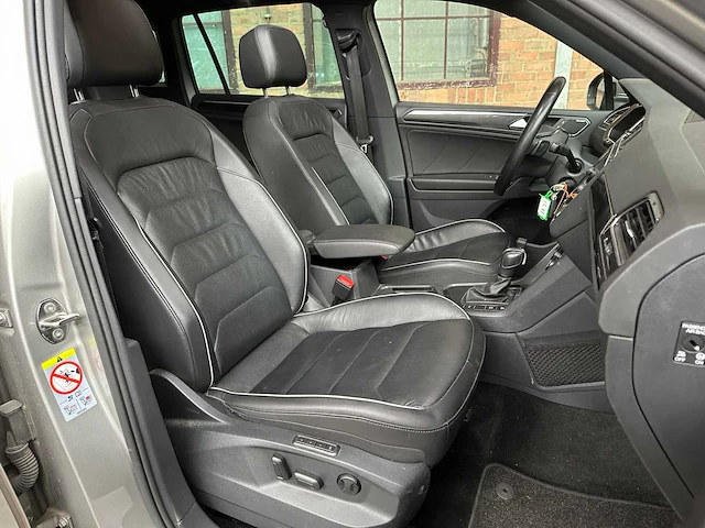 Volkswagen tiguan r-line 1.5 tsi act highline business 150pk 2020, h-128-nt - afbeelding 42 van  50
