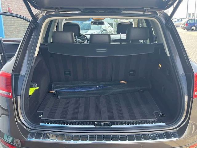 Volkswagen touareg 3.0 tsi hybrid highline 2011 | gn-569-l - afbeelding 17 van  31
