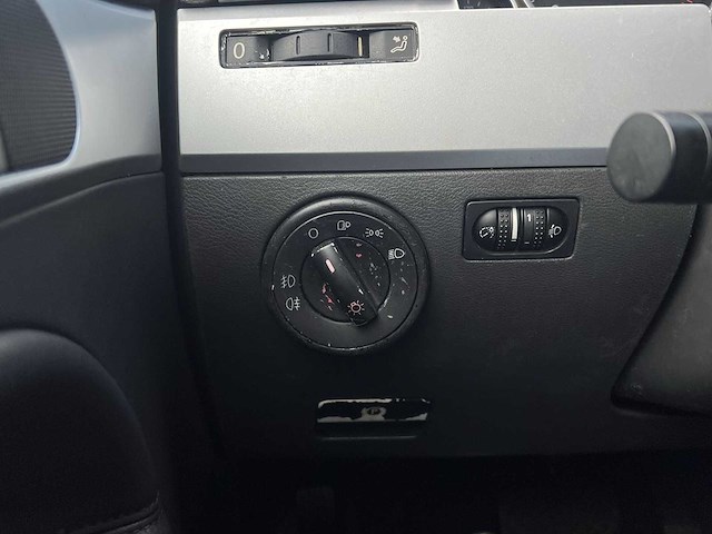 Volkswagen touareg 3.2 v6 2003 | 06-nb-sl - afbeelding 2 van  26