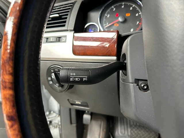 Volkswagen touareg 3.2 v6 220pk 2003, 07-ng-jj youngtimer - afbeelding 24 van  40