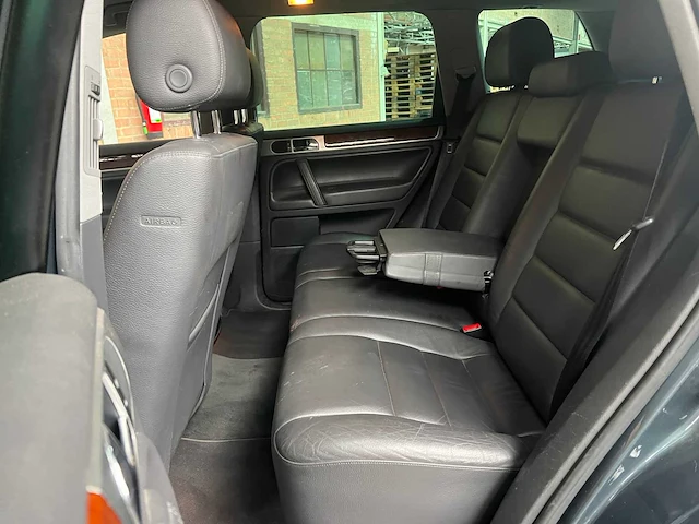Volkswagen touareg 3.2 v6 241pk 2005, 32-rf-tb youngtimer - afbeelding 25 van  39
