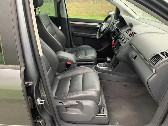 Volkswagen touran 1.6 16v fsi highline, 82-rzk-2 - afbeelding 4 van  33