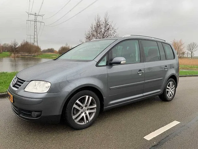 Volkswagen touran 1.6 16v fsi highline, 82-rzk-2 - afbeelding 1 van  33