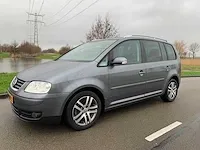 Volkswagen touran 1.6 16v fsi highline, 82-rzk-2