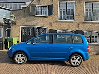 Volkswagen touran 2.0-16v fsi trendl. 17-pd-lv - afbeelding 2 van  18