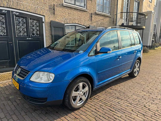 Volkswagen touran 2.0-16v fsi trendl. 17-pd-lv - afbeelding 1 van  18