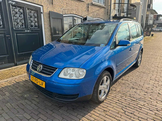 Volkswagen touran 2.0-16v fsi trendl. 17-pd-lv - afbeelding 12 van  18