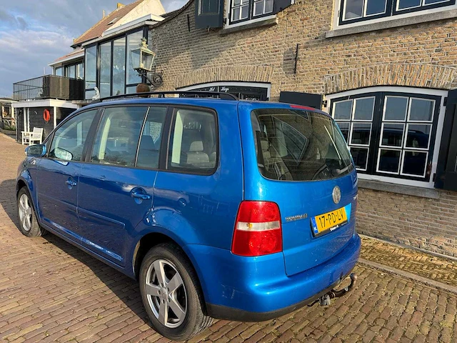 Volkswagen touran 2.0-16v fsi trendl. 17-pd-lv - afbeelding 13 van  18