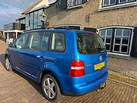 Volkswagen touran 2.0-16v fsi trendl. 17-pd-lv - afbeelding 13 van  18