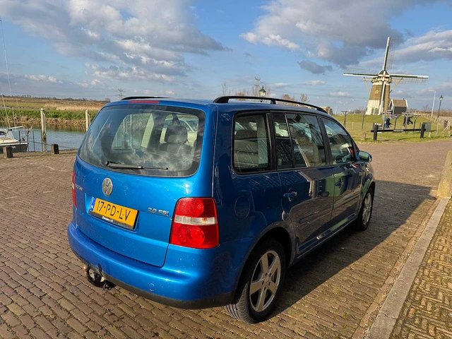 Volkswagen touran 2.0-16v fsi trendl. 17-pd-lv - afbeelding 14 van  18