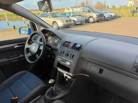 Volkswagen touran 2.0-16v fsi trendl. 17-pd-lv - afbeelding 15 van  18