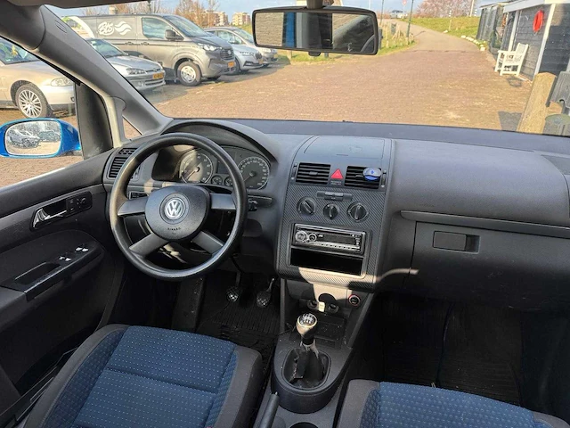Volkswagen touran 2.0-16v fsi trendl. 17-pd-lv - afbeelding 17 van  18