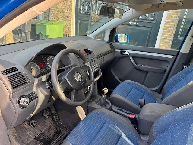 Volkswagen touran 2.0-16v fsi trendl. 17-pd-lv - afbeelding 18 van  18