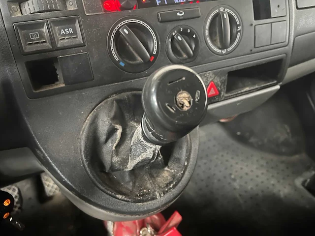 Volkswagen transporter 1.9 tdi 300 t800base 86pk 2004 (origineel-nl), 14-bl-fg - afbeelding 24 van  28