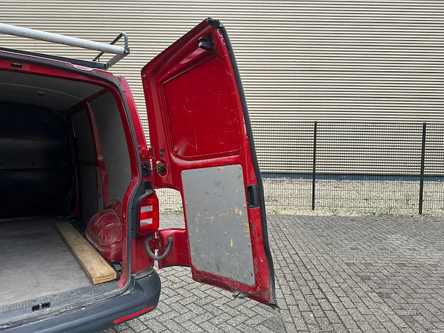 Volkswagen transporter 2.0 tdi 102pk 2017, vsv-01-f bedrijfswagen - afbeelding 16 van  33