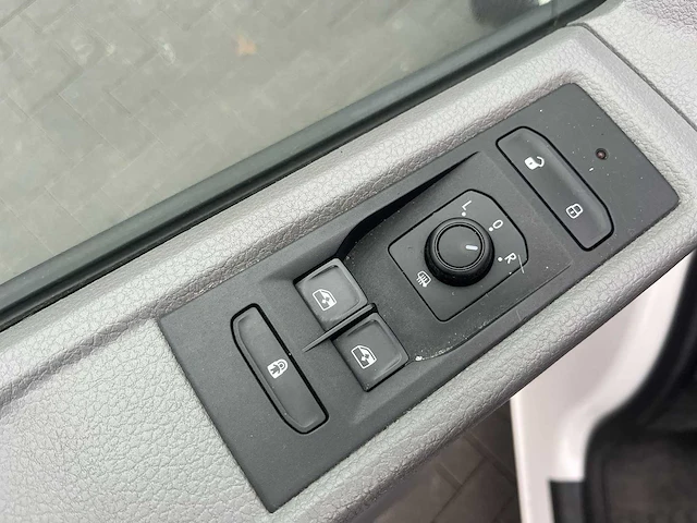 Volkswagen transporter 2.0 tdi l1h1 26 economy business | vvg-25-b i - afbeelding 21 van  24